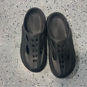 Hoka Recovery clog, size 7